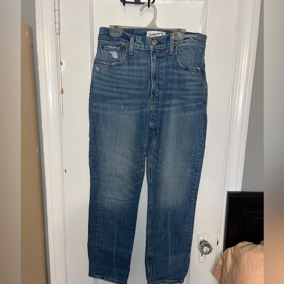 NWOT ABERCROMBIE & FITCH High Rise Mom Jean in Medium Wash Size 28/6R - Picture 7 of 11